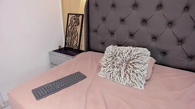 JULIETABONET live cam on StripChat