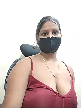 hotyrani07 live cam on StripChat