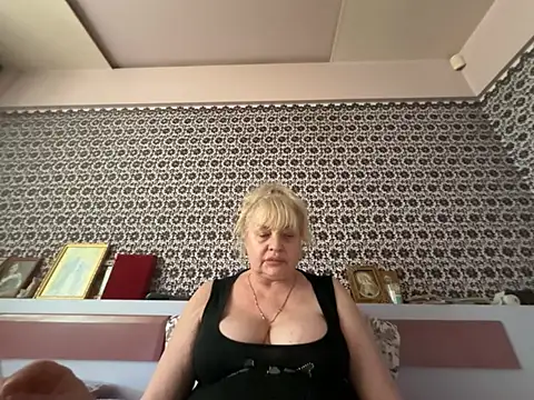 AnastasiaGrey777 live cam on StripChat