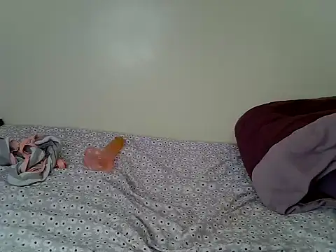 kaya_bear live cam on StripChat