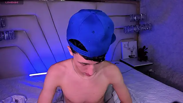 Thom_amees live cam on StripChat
