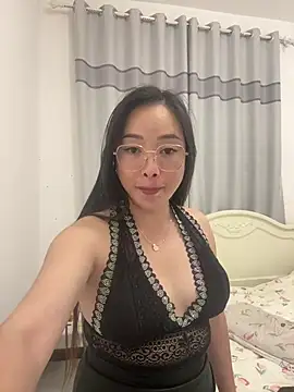 Linn_09 live cam on StripChat