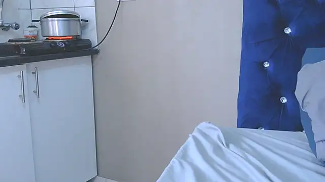 CURVECIOUS live cam on StripChat
