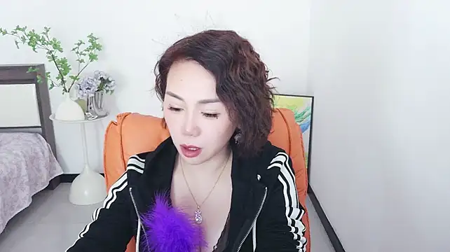 qinqin428 live cam on StripChat