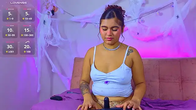 BELLA_TENTATION_CR live room snapshot on Stripchat
