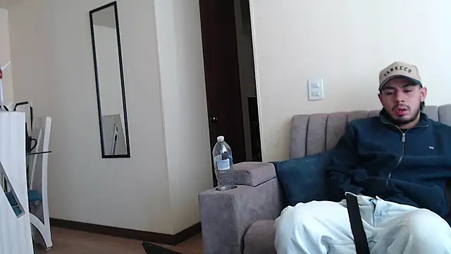 Taylor_DiamondBoy live cam on StripChat
