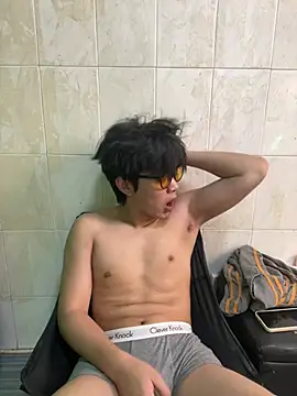 Uu_g live cam on StripChat