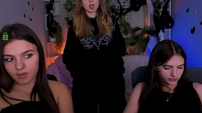 lisa_dark_