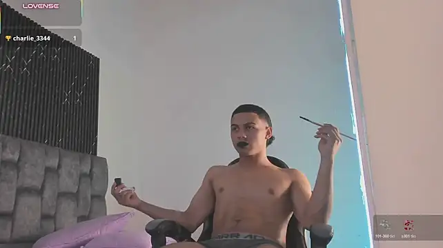 Liamsubtle01 live cam on StripChat
