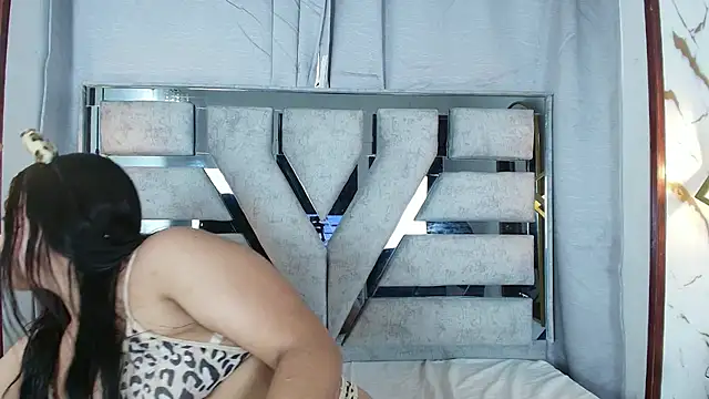 Salomeleee live cam on StripChat