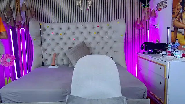 PlayfulShow live cam on StripChat