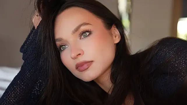 ibiddi (F young) - Glass dildo in pussy