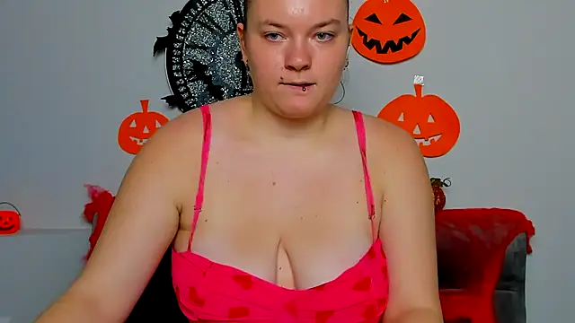 LunaArcher live cam on StripChat