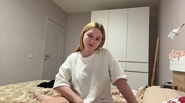 DiaThornley live cam on StripChat
