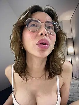 Ivysnow live cam on StripChat
