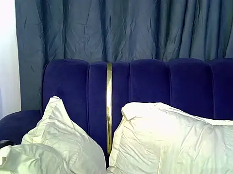 PrettyNoirr webcam
