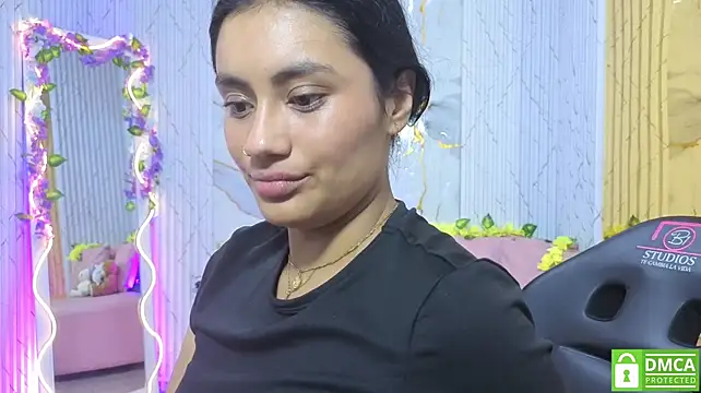 PEACHY_TAY live cam on StripChat