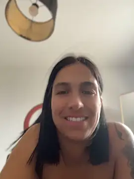 LaPetiteKim live cam on StripChat