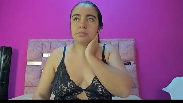 jolie_lovv live cam on StripChat