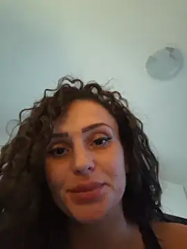 SaltyCaramellaa live cam on StripChat