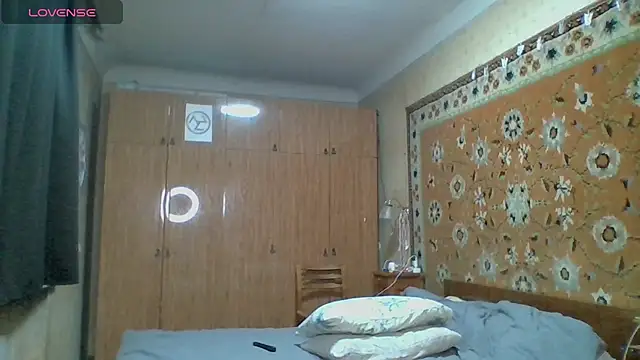 AnnaXLovers live cam on StripChat
