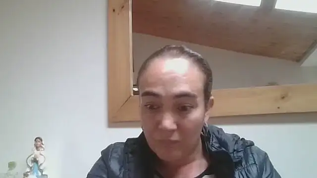 Alice-17 live cam on StripChat