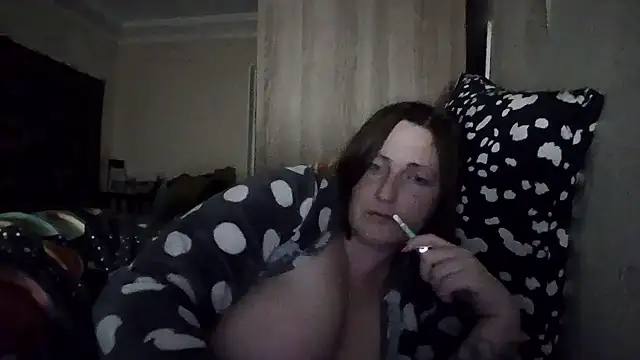 AllaSowinskaya live cam on StripChat