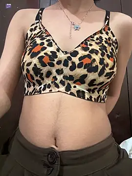 LuxeAura live cam on StripChat