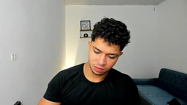 zayn_v1p live cam on StripChat