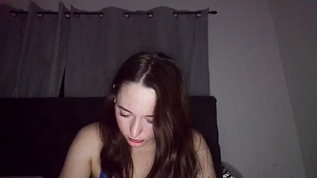 ItsEmilyrosexo live cam on StripChat