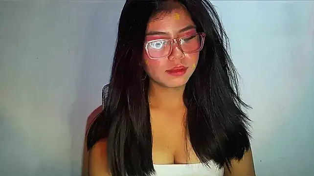 KaiVeloura live cam on StripChat