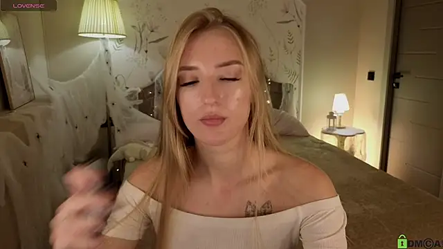 Stacy_River live cam on StripChat
