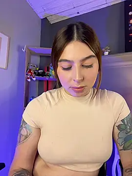 Saraah-Parker live cam on StripChat