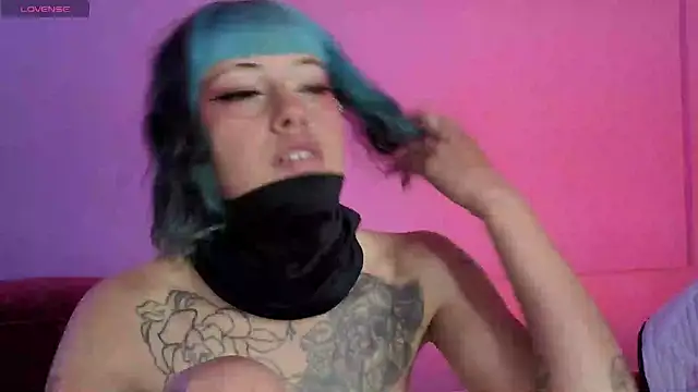 _sharlotte777 live cam on StripChat