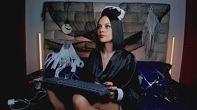 HollyGrey_