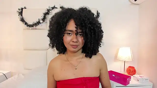 Kiraspell live cam on StripChat