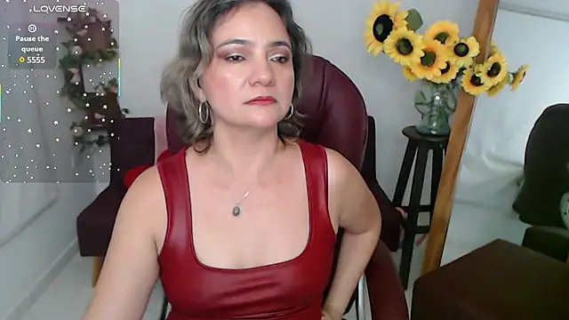 ana_milf live cam on StripChat