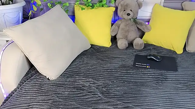 Yan_Cat