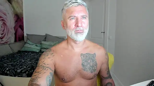 BlowMyXXL live cam on StripChat