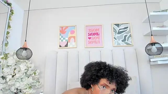 Megan__Hart_ live cam on StripChat