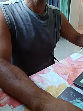 morenodiscret35 live webcam
