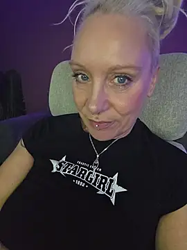 JaninaSecrets_ live cam on StripChat