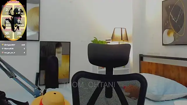 Thom_Ohtani live cam on StripChat