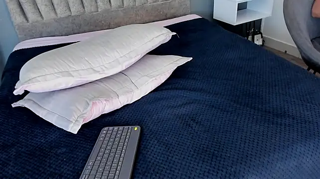 Charlie___Musk live cam on StripChat