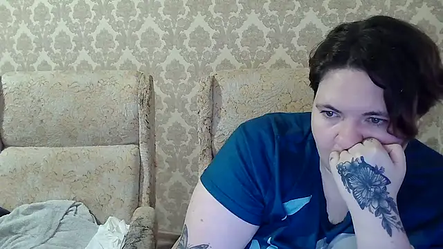EmmaXKristall live cam on StripChat
