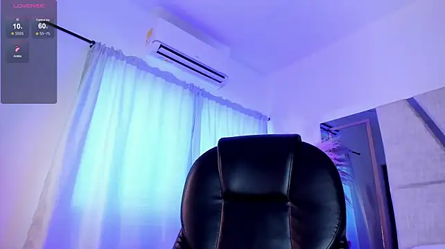 CarolineFyre live cam on StripChat