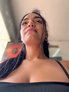 Sara-77 live cam on StripChat