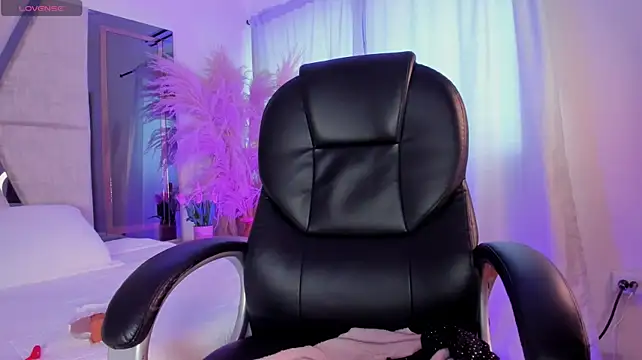CarolineFyre live cam on StripChat