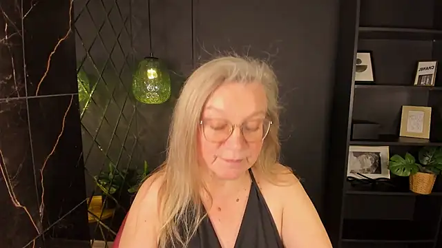 natalimellow (Ask my age) - Slap my butt 10 times