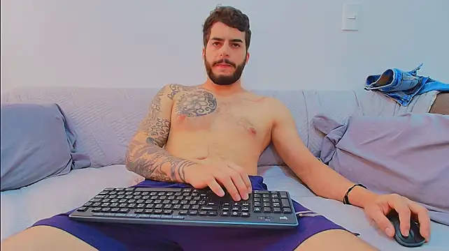 thomas_gun live cam on StripChat